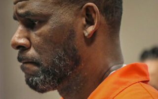 woman-alleges-r-kelly-ordered-her-to-have-sex-with-another-man,-write-apology-letters