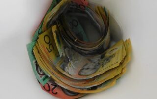 alleged-street-gang-leader-arrested-trying-to-flush-$8,600-down-toilet,-police-say