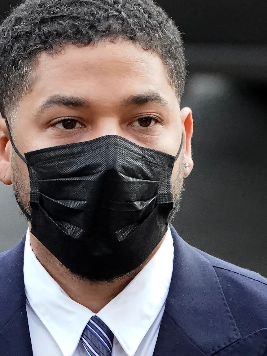 actor-jussie-smollett-initially-viewed-as-hate-crime-victim,-investigator-says