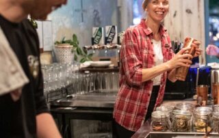 live:-sydney-news:-thousands-of-free-hospitality-courses-offered-to-ease-worker-shortage