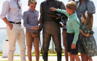 humbled-by-bronze-statue,-jockey-kerrin-mcevoy-tells-next-generation-to-‘dream-big-and-high’