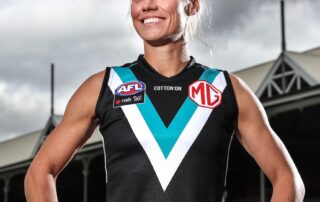 aflw-players-receive-94-per-cent-pay-rise,-new-season-to-start-in-august
