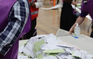 live:-labor-three-seats-away-from-majority-as-counting-continues