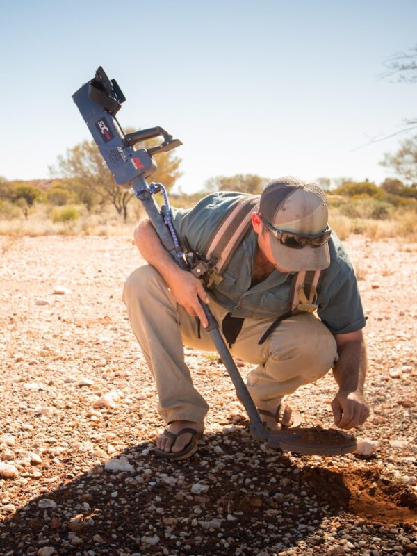 The addictive rush of chasing gold in the outback : SA Police News ...