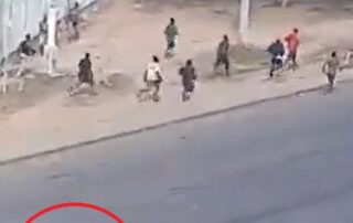 when-a-crowd-was-attacked-by-men-wielding-machetes-in-png,-they-thought-they-were-doomed.-a-turn-of-the-knife-saved-them