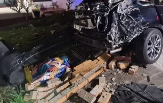 ‘it-sounded-almost-like-a-bomb’:-car-crashes-into-front-yard-at-flinders-park