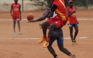 australia’s-most-remote-aussie-rules-football-and-softball-league-a-feast-of-‘hangers’
