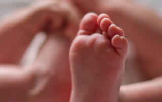 tourism-hotspots-in-regional-sa-affected-by-national-health-worker-shortage-as-maternity-services-struggle