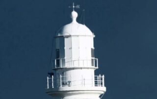 galah-feeding-frenzy-damages-140-year-old-lighthouse’s-stone-walls