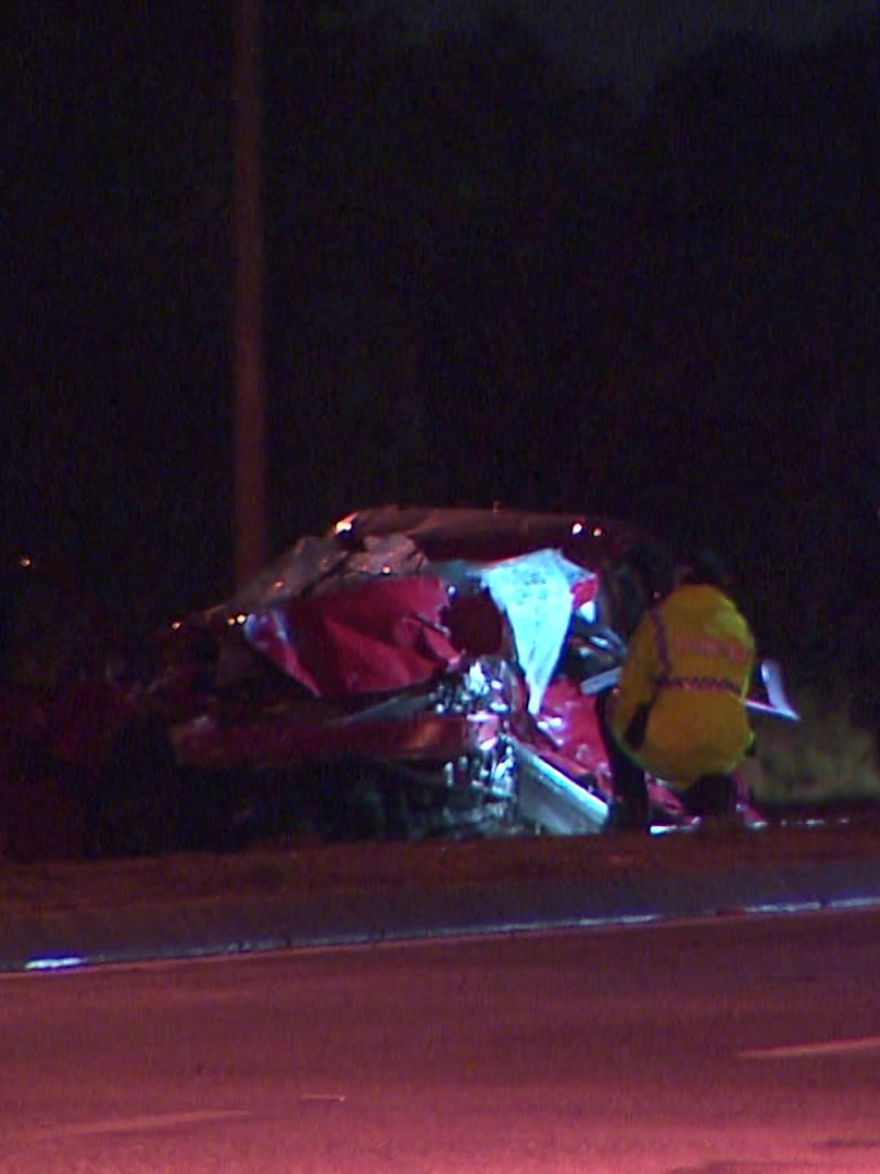 Woman charged after allegedly running from fatal fivecar crash in
