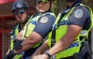 dozens-of-arrests-in-first-week-of-extra-police-presence-in-alice-springs,-but-youth-justice-advocate-is-concerned