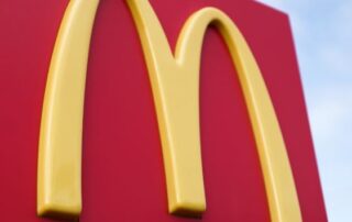 manager-had-to-lock-doors-of-fast-food-restaurant-after-assault-of-worker-at-2am