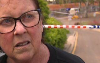 residents-evacuated-amid-river-murray-flooding,-three-rescued-from-roof-of-car-in-floodwaters