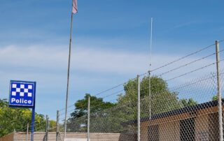 nt-police-search-for-prisoner-after-escape-from-remote-outback-watch-house