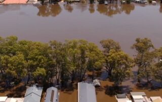 flooding-closes-mannum’s-main-street-as-peak-river-murray-flow-passes-through-sa-town