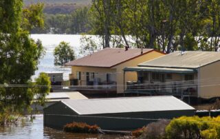 river-murray-peak-reaches-all-sa-towns-affected-by-flooding