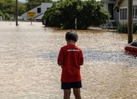 almost-70pc-of-australians-lived-in-a-disaster-area-in-2022,-analysis-shows