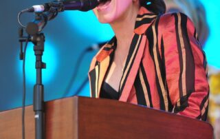 australian-musicians-give-‘morale-boost’-to-flood-hit-town-with-sold-out-show