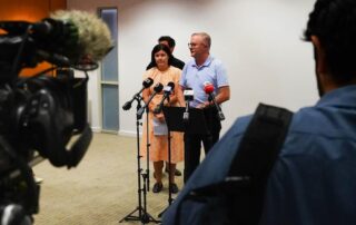 prime-minister-open-to-‘immediate-action’-in-alice-springs,-nt-chief-minister-warns-against-‘knee-jerk’-response
