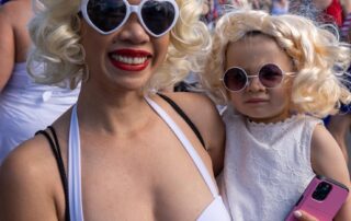 over-500-marilyn-monroe-look-alikes-flock-to-adelaide-beach,-raising-$200,000-for-cancer-research
