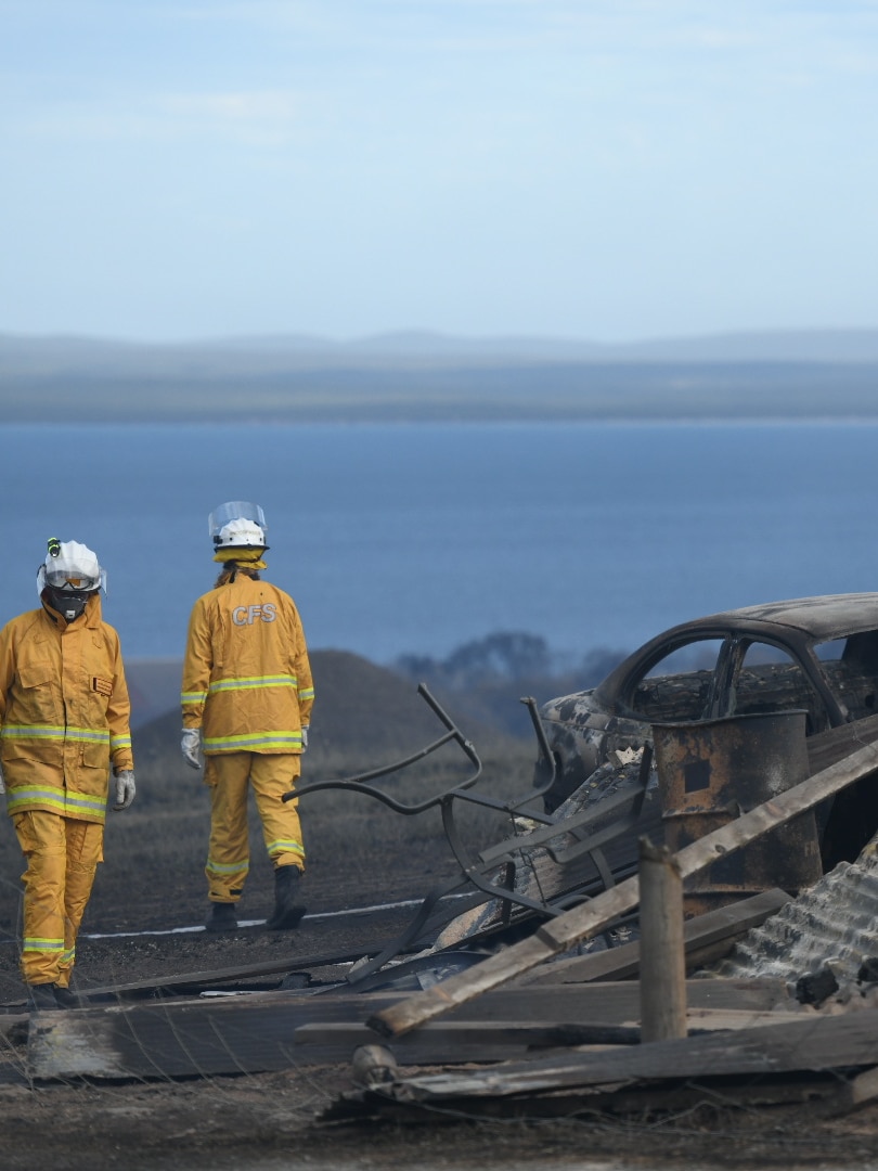 Emergency warning for bushfire burning toward Port Lincoln SA Police