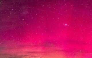 timelapse-captures-aurora-australis-lighting-up-sa’s-night-sky