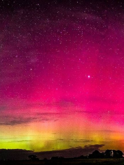 Timelapse Captures Aurora Australis Lighting Up Sas Night Sky Sa