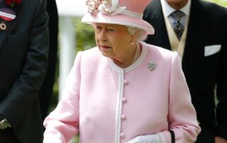 king-charles’s-horse-has-raced-in-the-adelaide-cup-as-large-crowds-watched-on