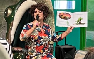 drag-queen’s-book-reading-to-children-runs-smoothly-despite-death-threat-to-library