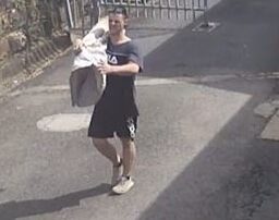 queensland-police-search-for-man-who-allegedly-stole-two-rifles-worth-$12,000-from-museum
