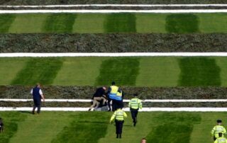 more-than-100-animal-rights-activists-arrested-in-uk,-delaying-grand-national-horse-race-over-cruelty-claims
