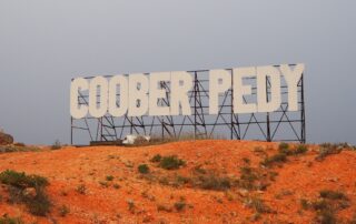 valuable-opals-stolen-from-coober-pedy-in-overnight-smash-and-grab,-sparking-warning-of-online-onsale