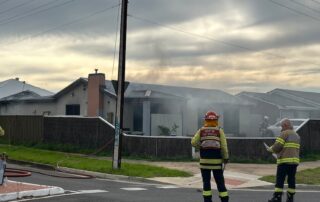 woman-in-hospital,-man-on-roof-arrested-after-adelaide-fire-and-‘domestic-incident’