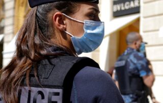 armed-robbers-hit-paris-bulgari-jewellery-boutique-in-broad-daylight,-making-off-with-millions