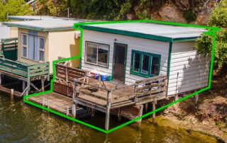 secluded-river-shack-hits-market-for-first-time-in-decades-attracting-‘crazy’-interest-from-buyers