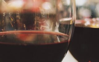 new-free-trade-deal-with-uk-good-news-for-australian-winemakers,-farmers-and-fishers