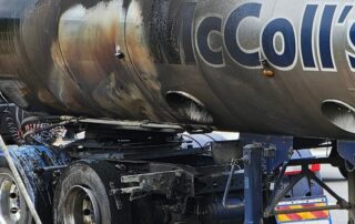 truck-engulfed-in-flames-‘in-a-matter-of-minutes’-in-adelaide’s-south,-witness-says