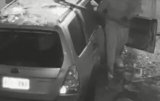 video-shows-crooks-being-showered-with-sparks-and-debris-before-giving-up-on-ram-raid
