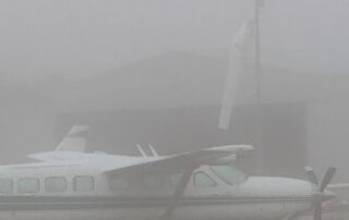 intense-fog-grounds-air-links-to-outback-hubs,-holds-up-tourists