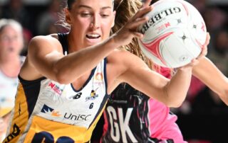 lightning-beat-the-thunderbirds-in-super-netball-upset