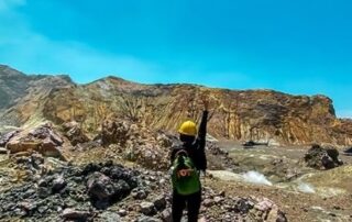after-she-was-covered-in-hot-volcanic-ash,-travel-blogger-annie-endured-a-horrifying-journey-to-get-help