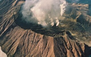 white-island-trial-hears-of-‘near-miss’-as-expert-gives-evidence-on-volcano-risk