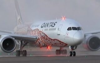 latest-qantas-cuts-to-alice-springs-has-nt-minister-welcoming-alan-joyce’s-departure
