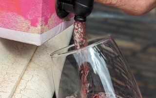 some-winemakers-are-putting-their-best-wines-in-casks.-they-say-it-is-better-than-glass