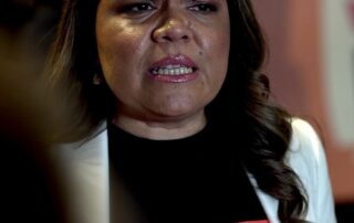 leading-voice-opponent-uses-adelaide-gathering-to-hit-out-at-yes-supporters