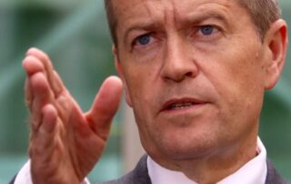 ‘i-don’t-know-what-makes-a-chair-resign’:-shorten-weighs-in-on-qantas.-catch-up-with-the-loop