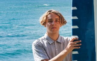 offshore-wind-touted-as-possible-energy-solution,-but-some-young-aussies-don’t-want-them-in-their-backyard