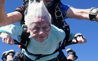 chicago-woman,-104,-skydives-aiming-for-record-of-world’s-oldest-skydiver-—-a-title-once-held-by-an-australian-woman