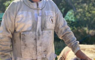 beekeeper-ian-cass-had-no-idea-he’d-become-deathly-allergic-to-stings-until-he-collapsed