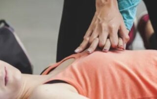 ‘my-life-is-worth-more-than-my-boobs’:-women-are-less-likely-than-men-to-receive-cpr-in-public